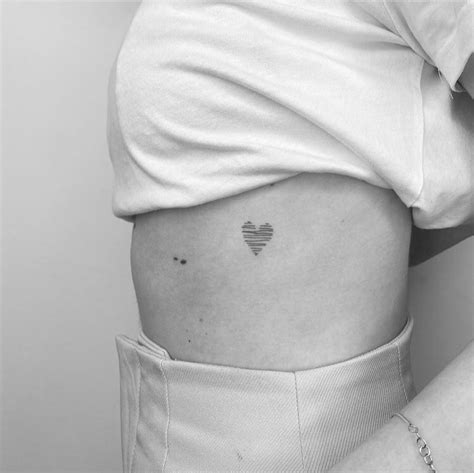 tatuajes para mujeres en el pecho|Tatuajes para mujeres en el pecho 2024